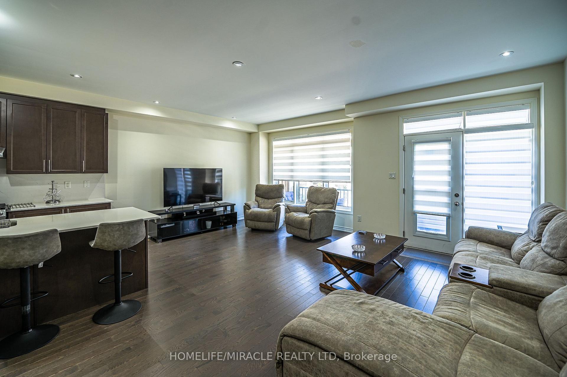 Photo 4 of 23 Arrowview Drive, Brampton, Northwest Brampton — HOMEH