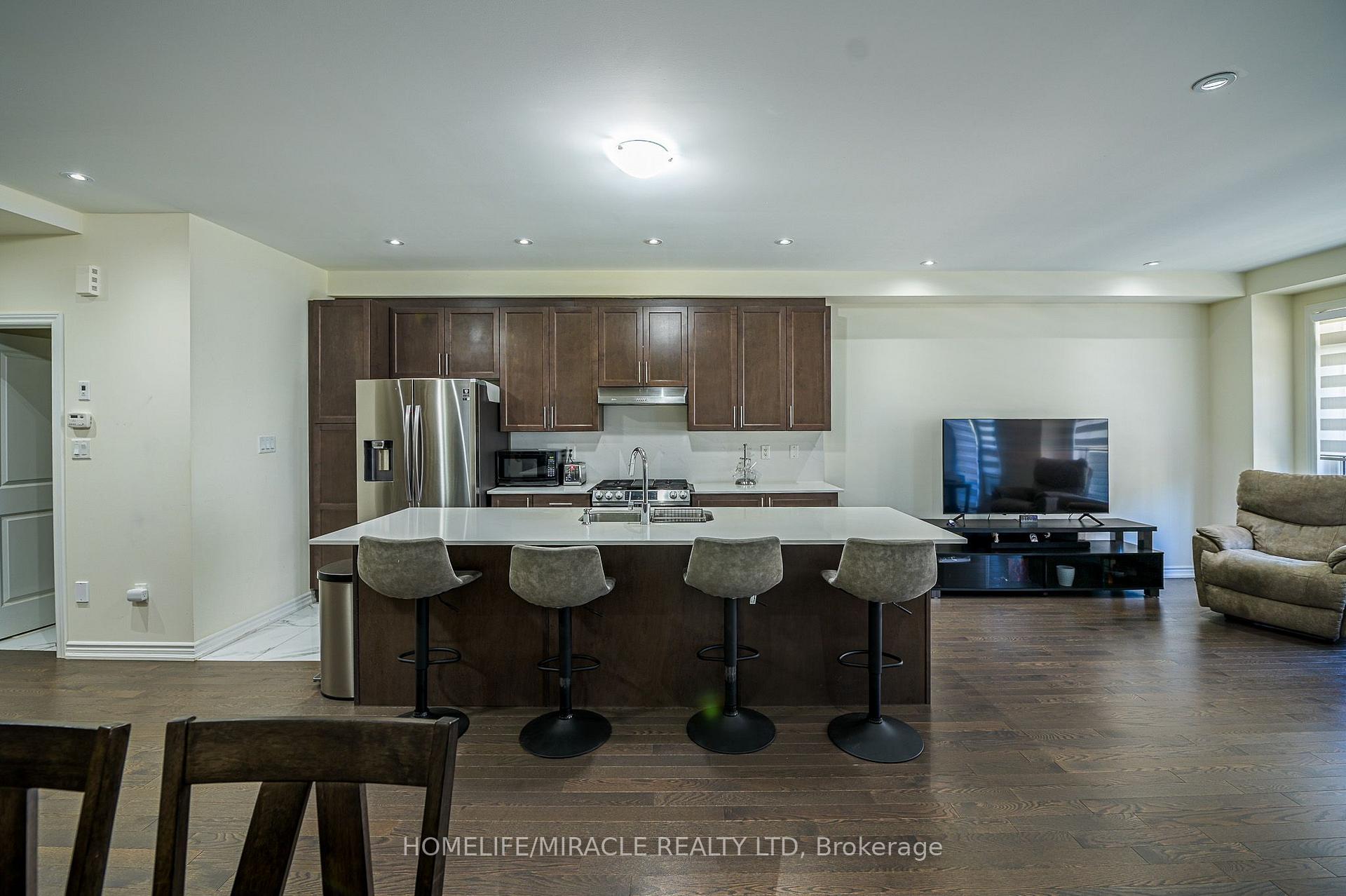 Photo 5 of 23 Arrowview Drive, Brampton, Northwest Brampton — HOMEH