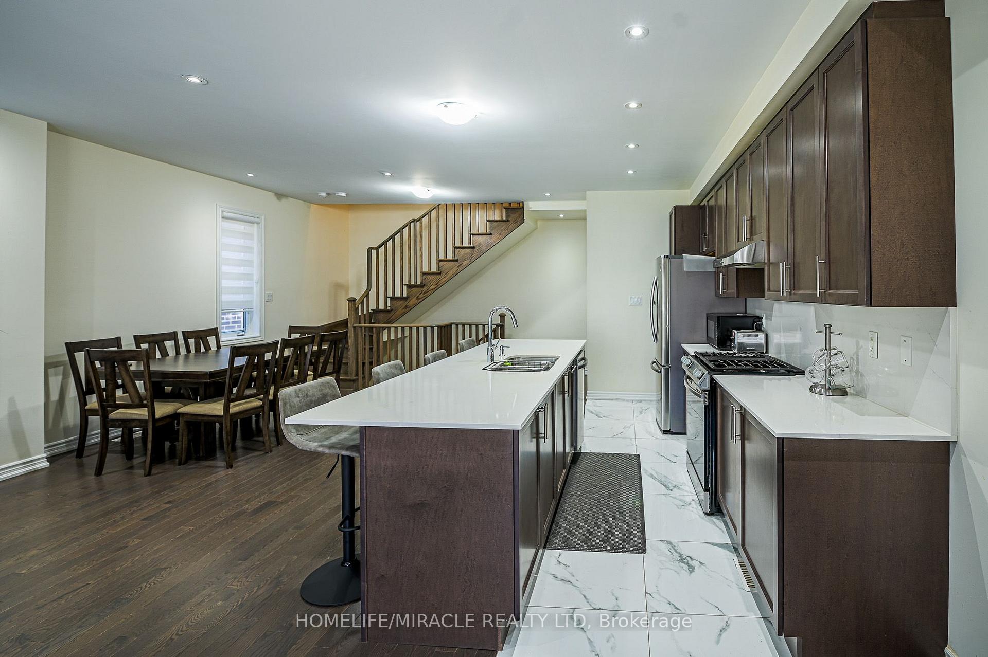 Photo 6 of 23 Arrowview Drive, Brampton, Northwest Brampton — HOMEH