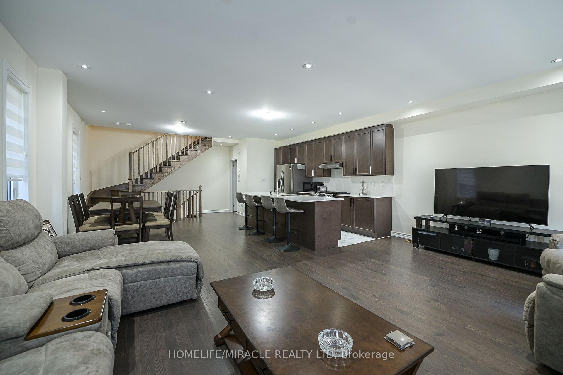 Photo 8 of 23 Arrowview Drive, Brampton, Northwest Brampton — HOMEH