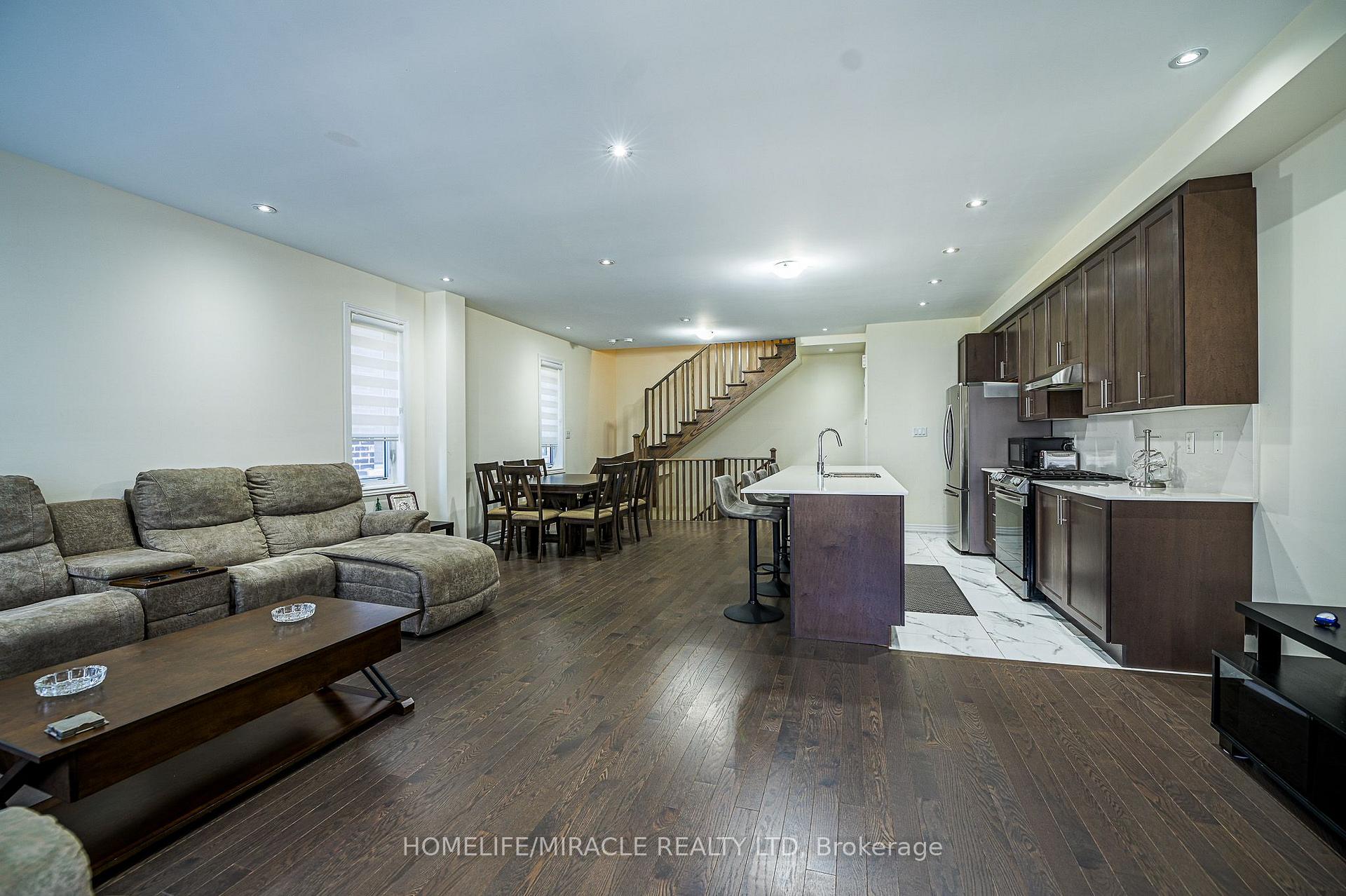 Photo 9 of 23 Arrowview Drive, Brampton, Northwest Brampton — HOMEH