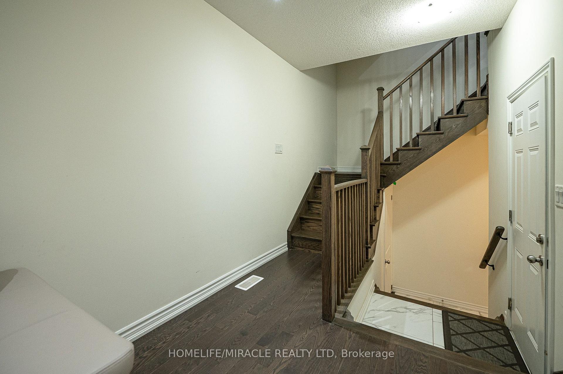 Photo 17 of 23 Arrowview Drive, Brampton, Northwest Brampton — HOMEH