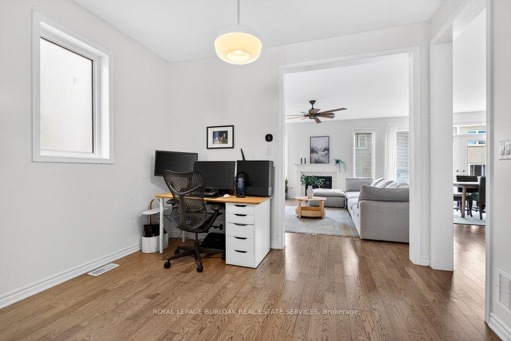 Photo 5 of 145 Stillwater Crescent, Hamilton, Waterdown — HOMEH
