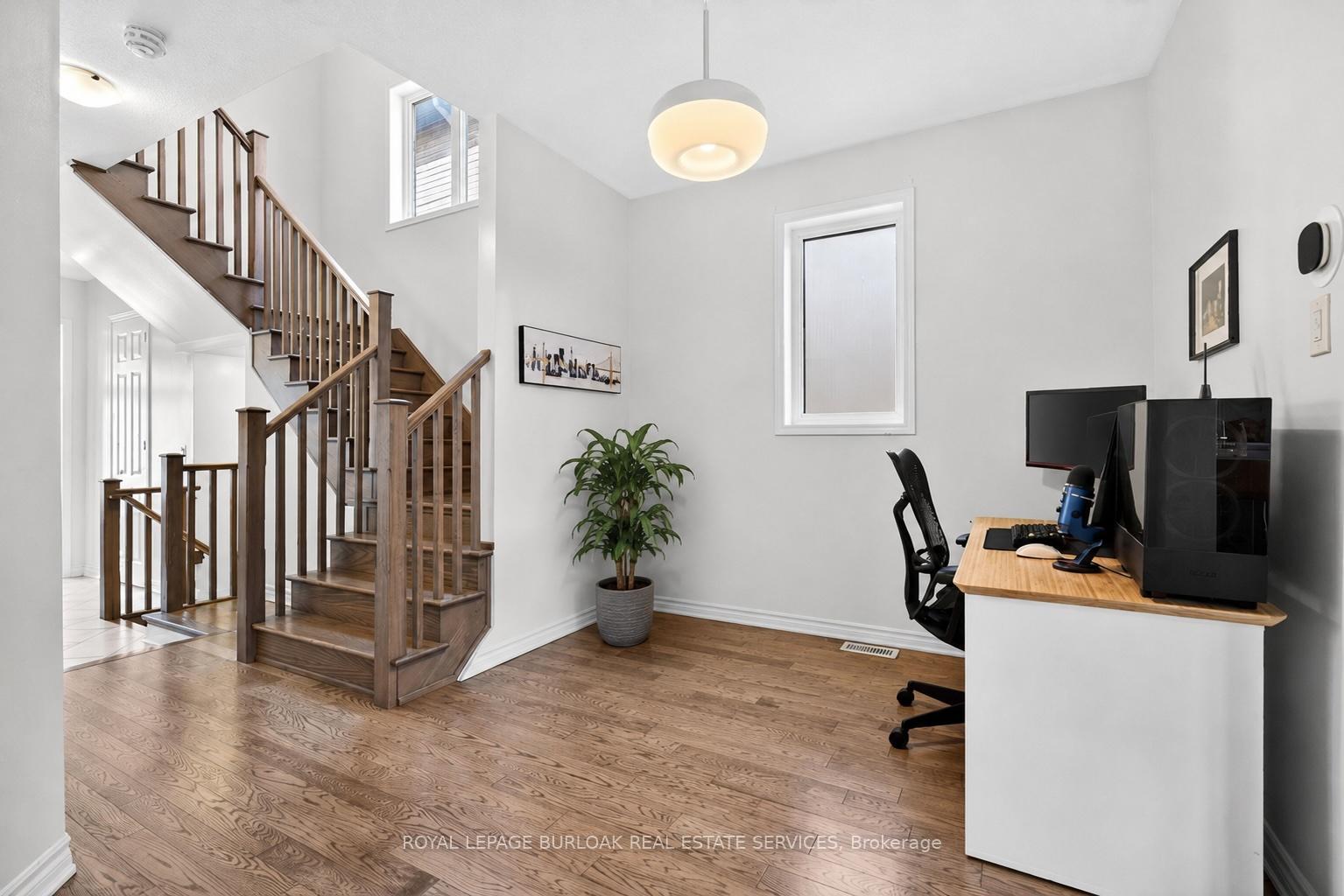 Photo 6 of 145 Stillwater Crescent, Hamilton, Waterdown — HOMEH