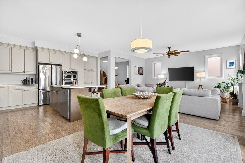 Photo 19 of 145 Stillwater Crescent, Hamilton, Waterdown — HOMEH