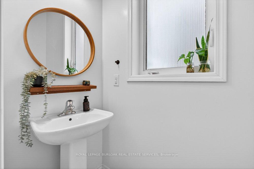 Photo 20 of 145 Stillwater Crescent, Hamilton, Waterdown — HOMEH