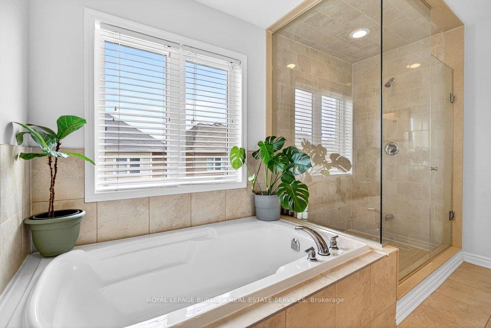 Photo 25 of 145 Stillwater Crescent, Hamilton, Waterdown — HOMEH