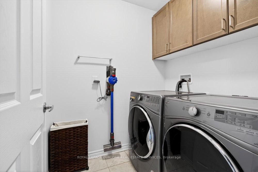 Photo 33 of 145 Stillwater Crescent, Hamilton, Waterdown — HOMEH