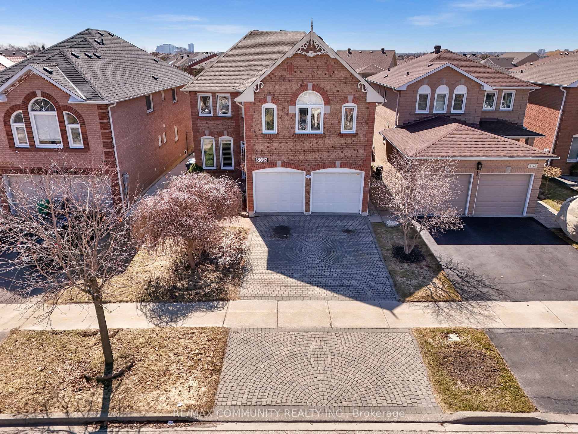 Photo 2 of 5326 Segriff Drive, Mississauga, East Credit — HOMEH