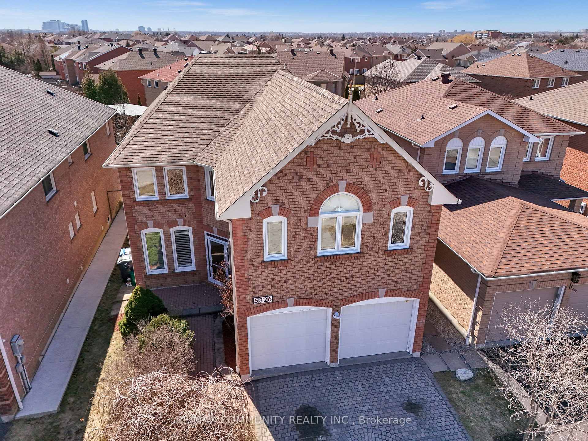 Photo 3 of 5326 Segriff Drive, Mississauga, East Credit — HOMEH
