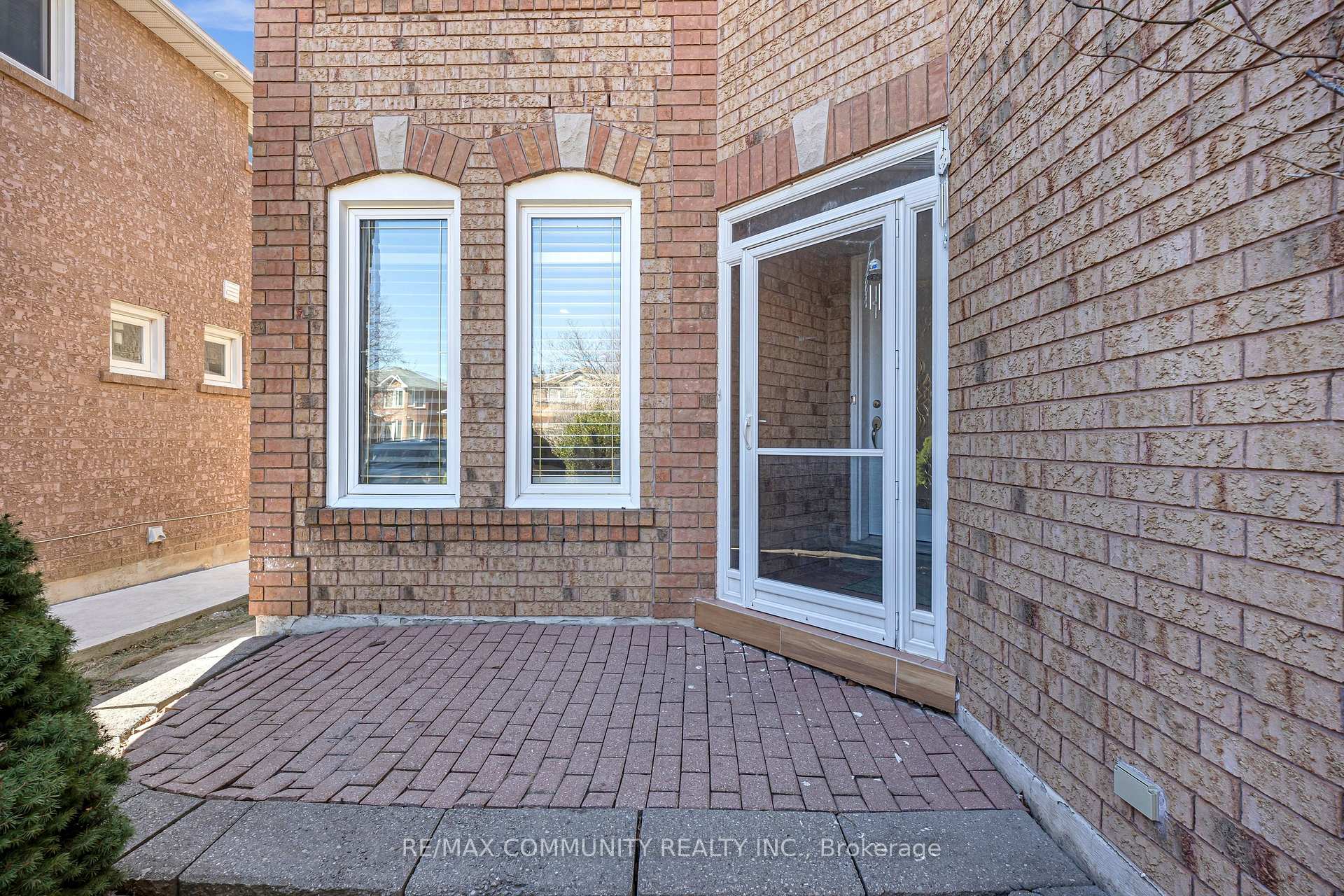 Photo 4 of 5326 Segriff Drive, Mississauga, East Credit — HOMEH