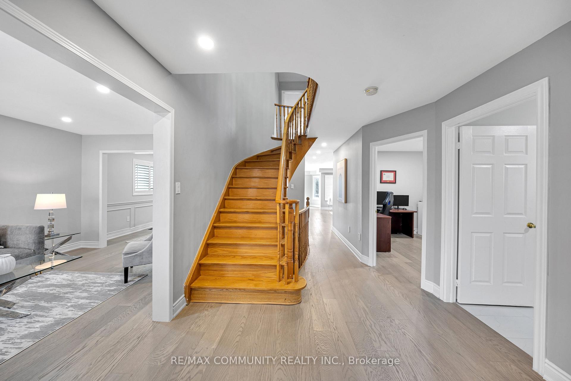 Photo 6 of 5326 Segriff Drive, Mississauga, East Credit — HOMEH