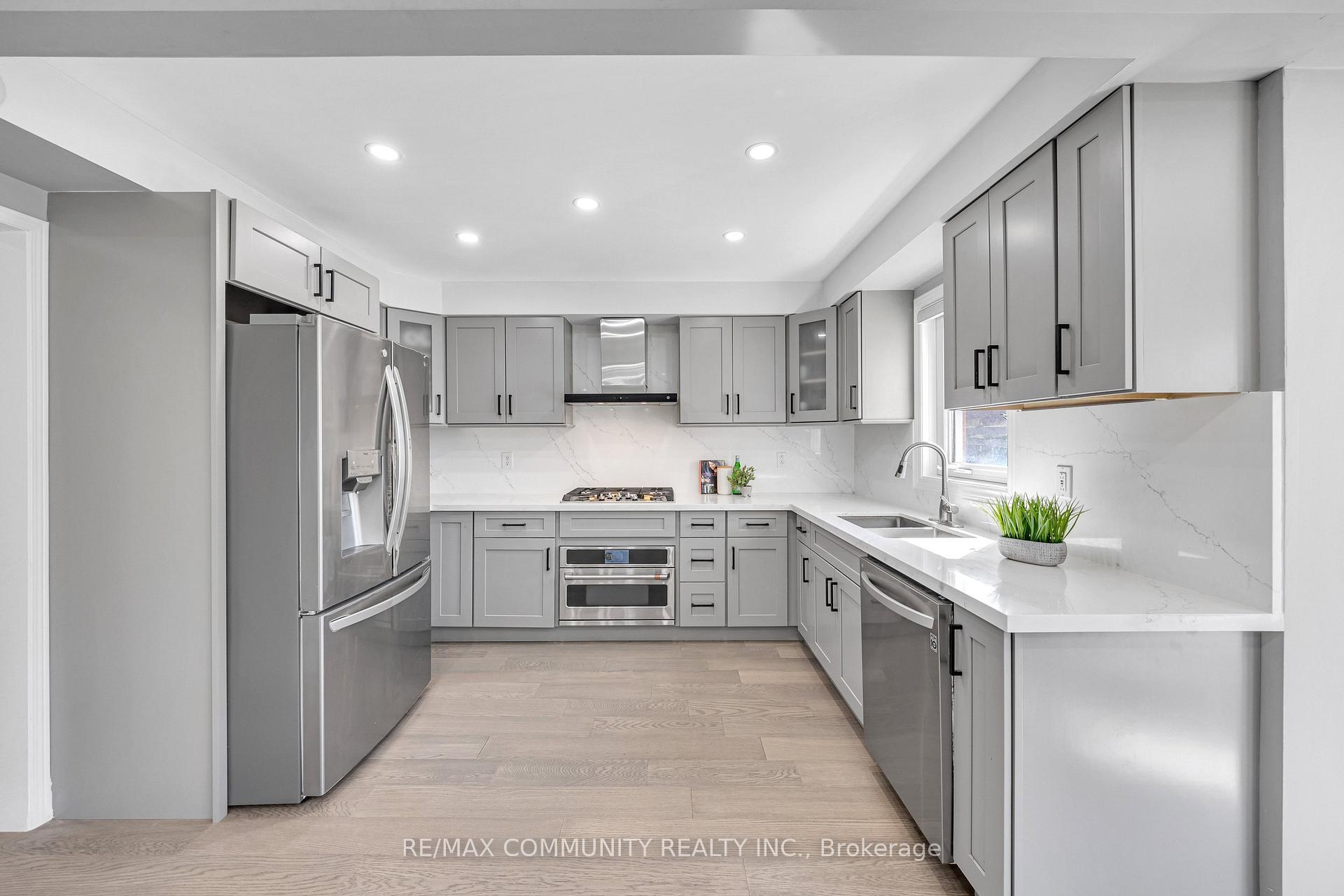 Photo 12 of 5326 Segriff Drive, Mississauga, East Credit — HOMEH
