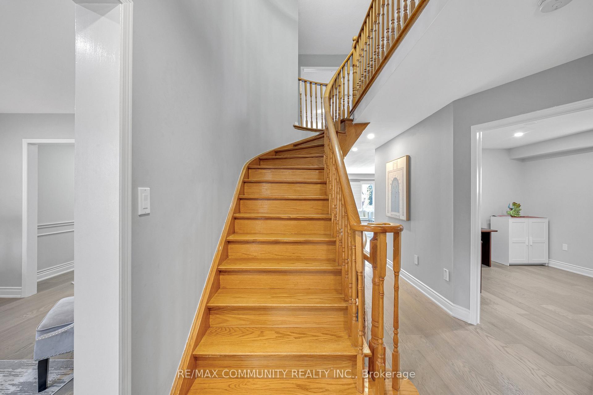 Photo 24 of 5326 Segriff Drive, Mississauga, East Credit — HOMEH