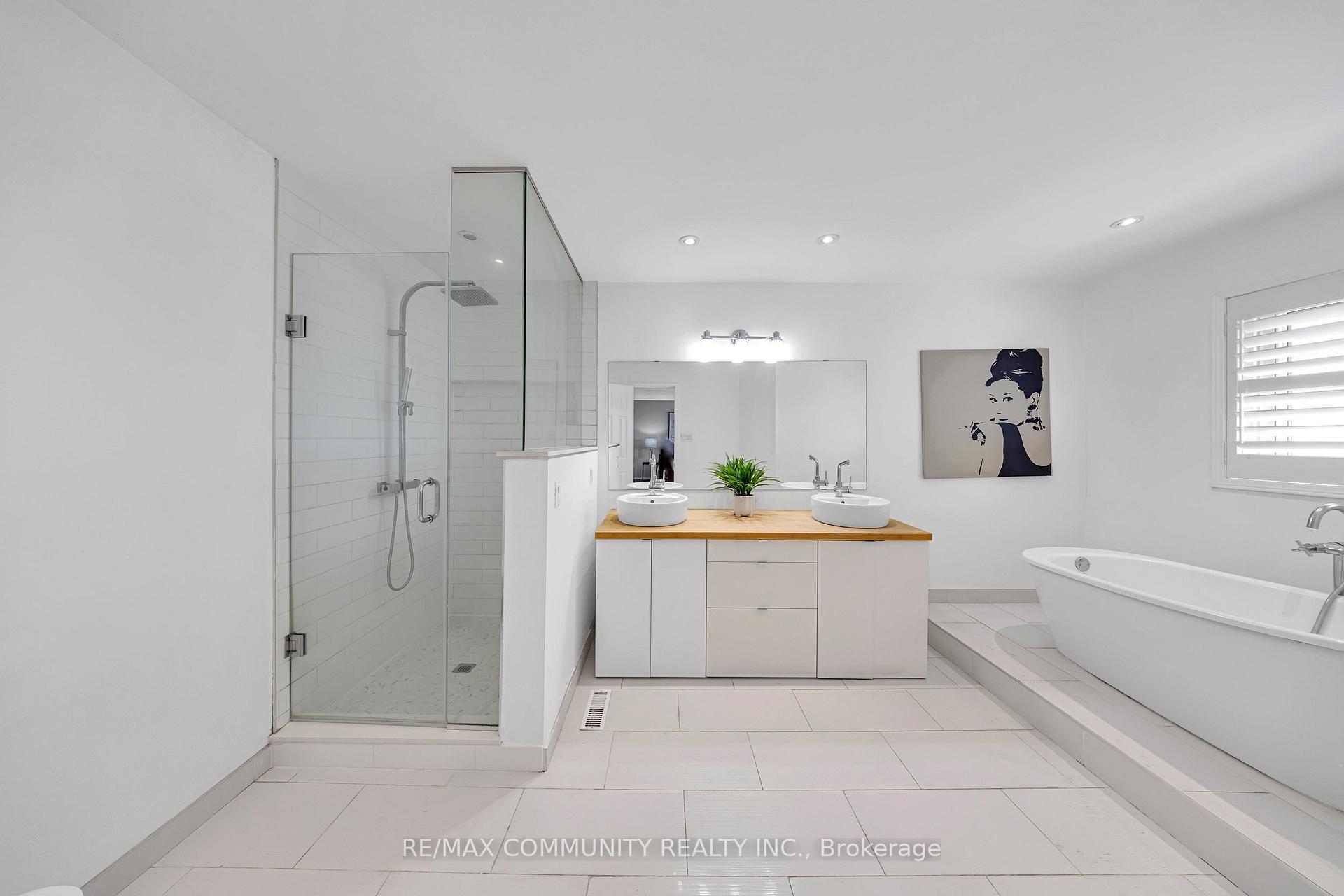 Photo 31 of 5326 Segriff Drive, Mississauga, East Credit — HOMEH
