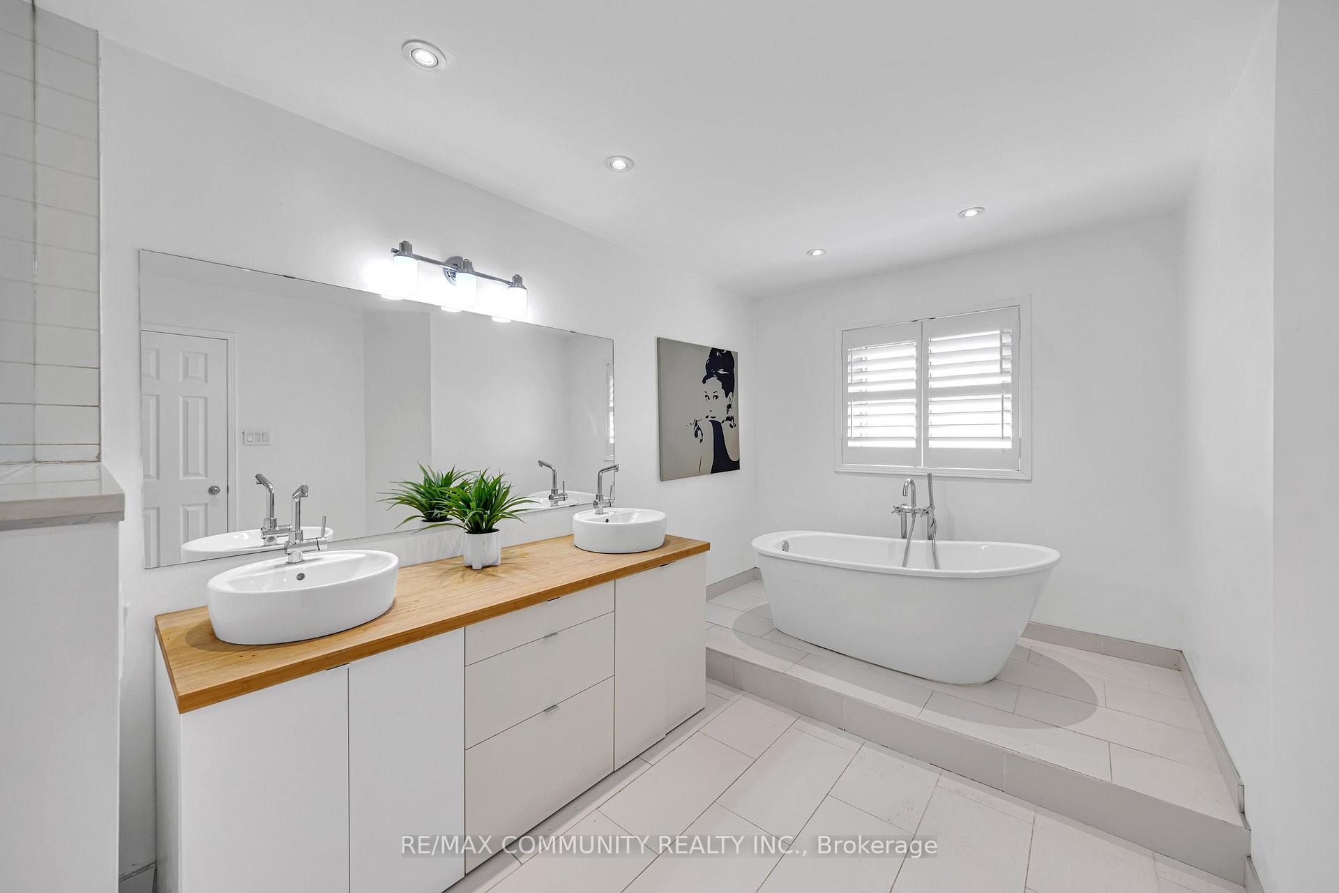 Photo 32 of 5326 Segriff Drive, Mississauga, East Credit — HOMEH