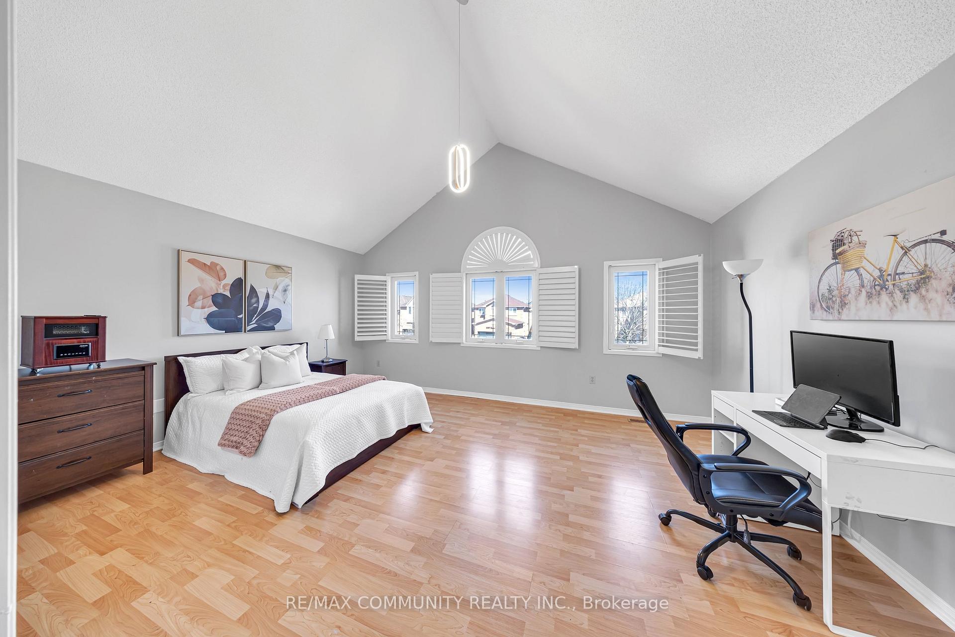 Photo 35 of 5326 Segriff Drive, Mississauga, East Credit — HOMEH