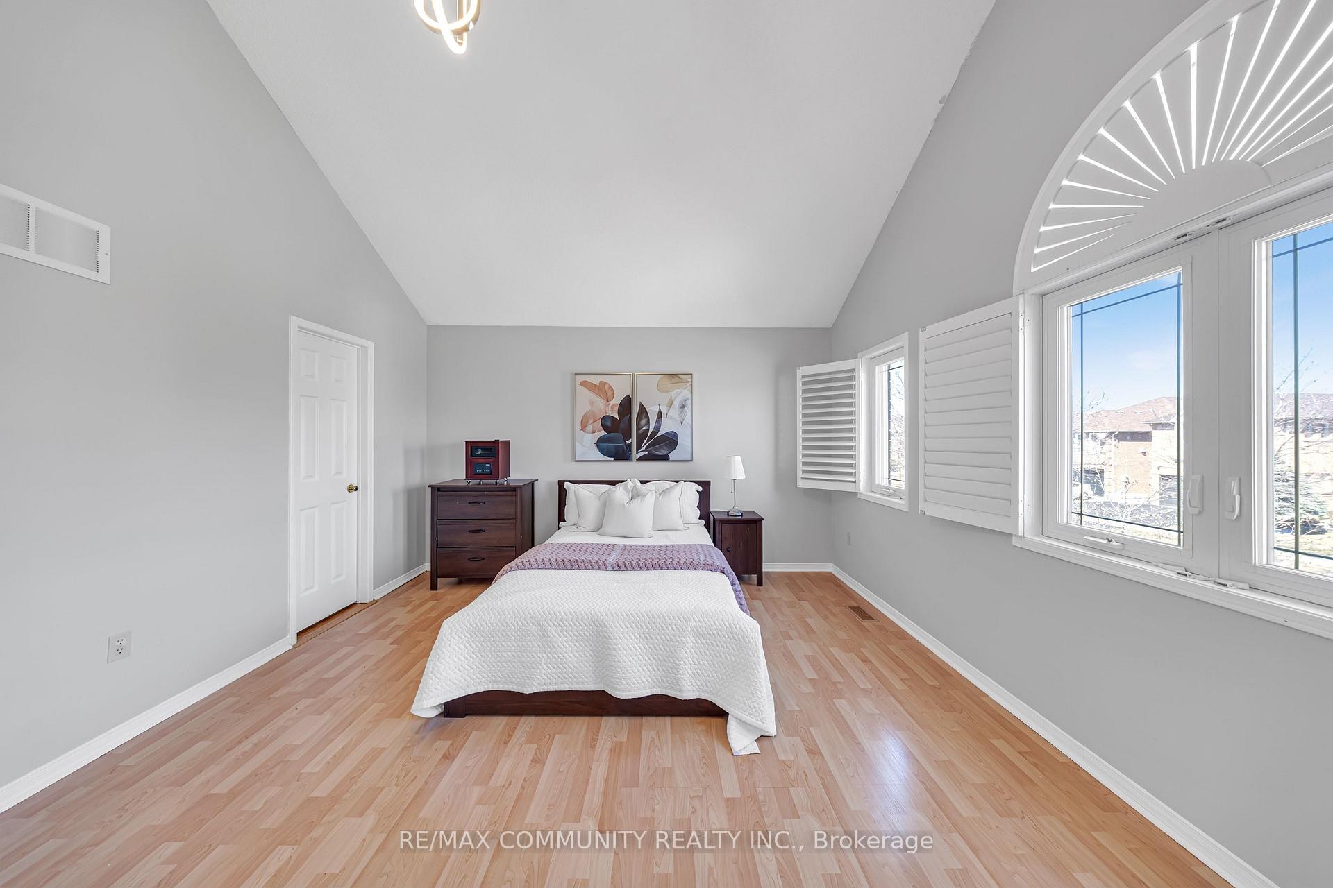 Photo 36 of 5326 Segriff Drive, Mississauga, East Credit — HOMEH