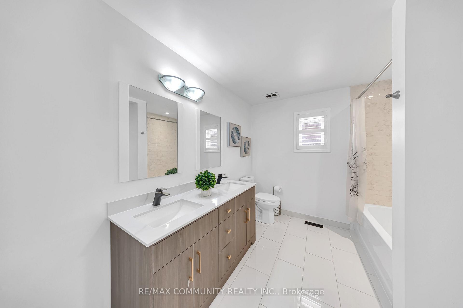Photo 37 of 5326 Segriff Drive, Mississauga, East Credit — HOMEH