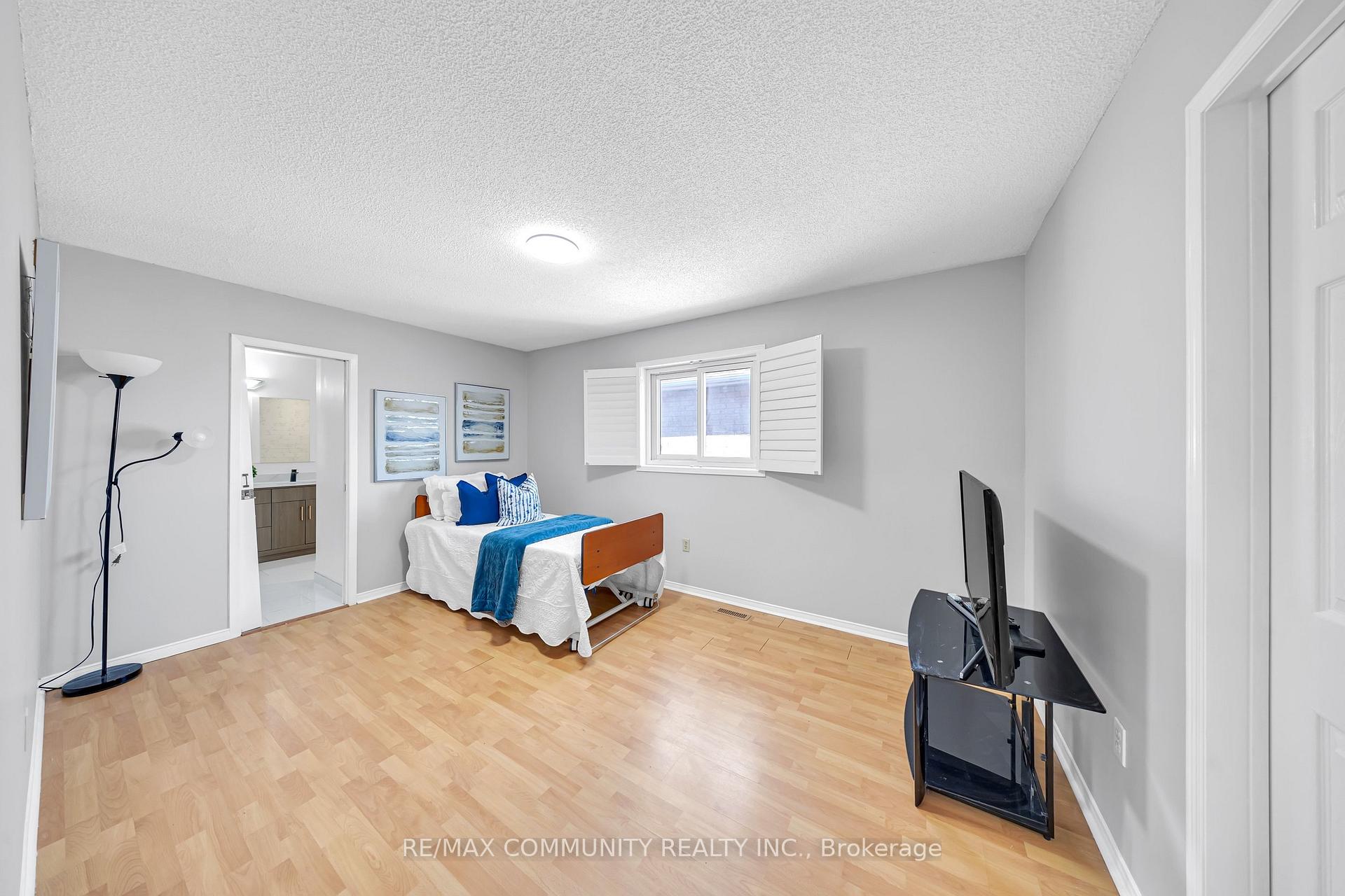 Photo 39 of 5326 Segriff Drive, Mississauga, East Credit — HOMEH
