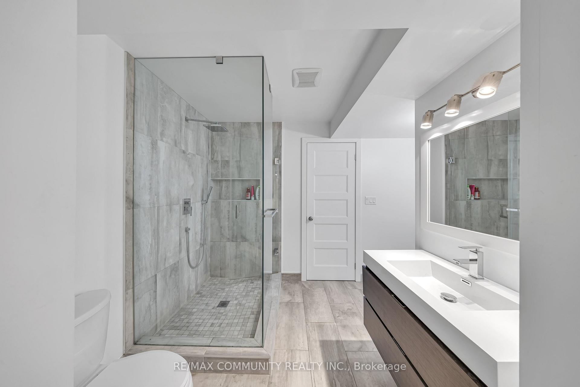 Photo 43 of 5326 Segriff Drive, Mississauga, East Credit — HOMEH