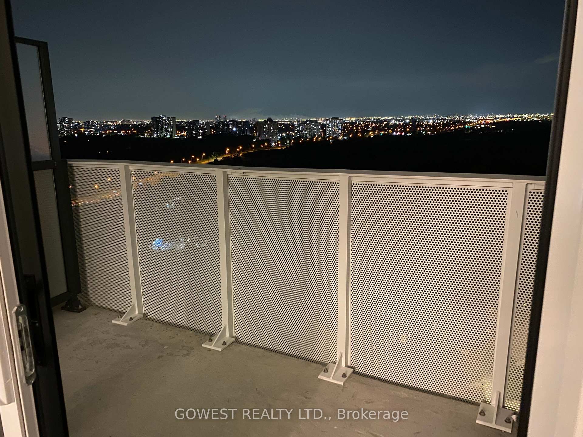 Photo 9 of Unit 1716, 6 Flavelle Trail, Vaughan, Steeles West Industrial — HOMEH