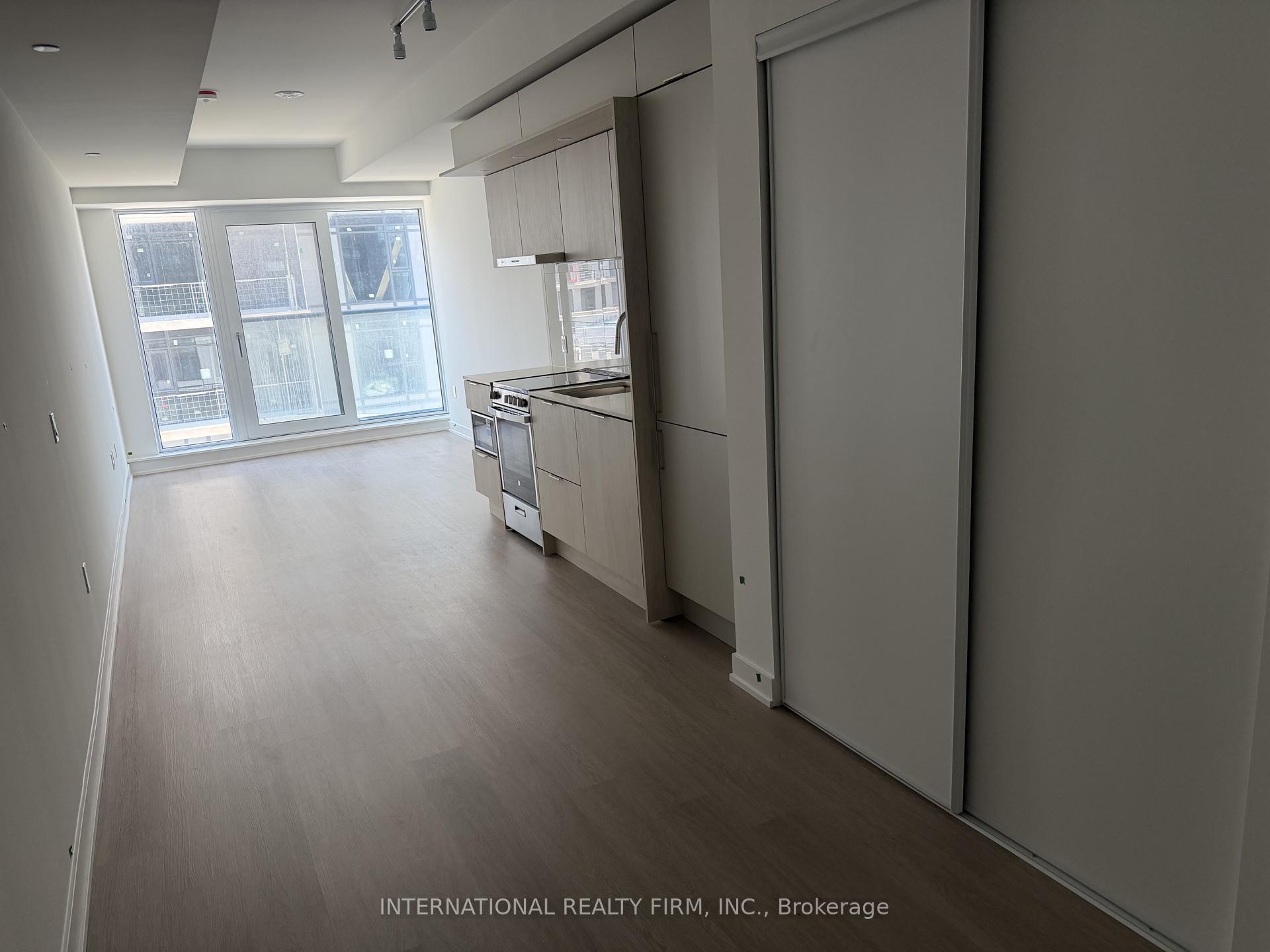 Front of Unit 425, 448 Burnhamthorpe Road W