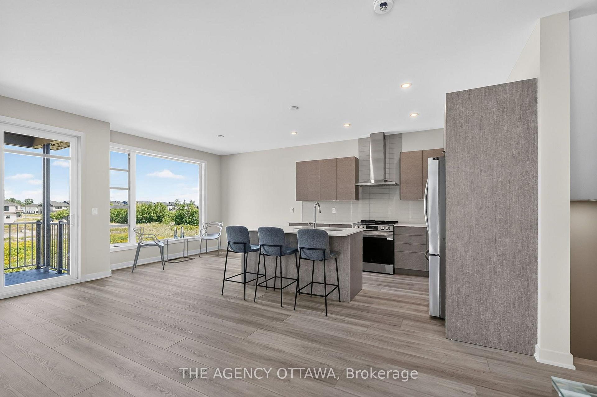 Photo 6 of 3007 Showcase Crescent, Ottawa, Riverside South/Gloucester Glen — HOMEH