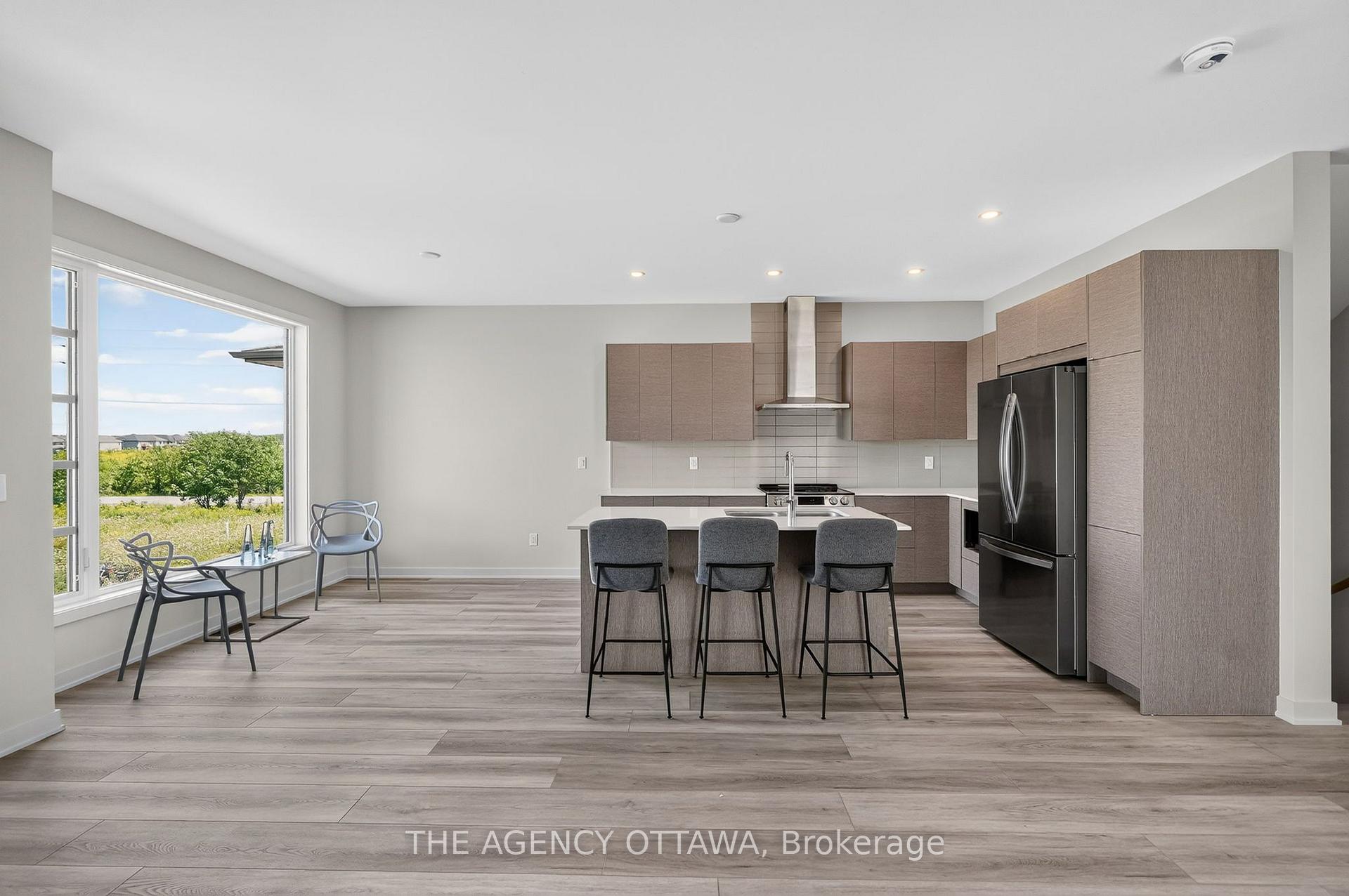 Photo 7 of 3007 Showcase Crescent, Ottawa, Riverside South/Gloucester Glen — HOMEH