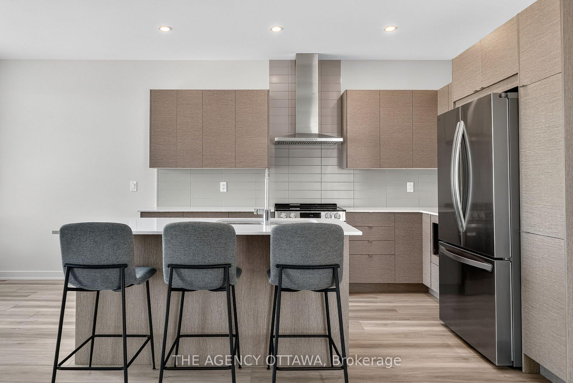 Photo 8 of 3007 Showcase Crescent, Ottawa, Riverside South/Gloucester Glen — HOMEH