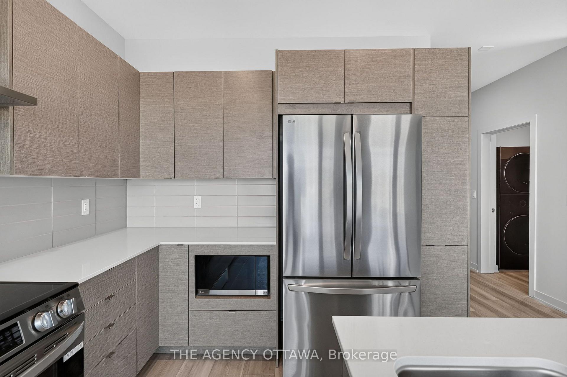Photo 9 of 3007 Showcase Crescent, Ottawa, Riverside South/Gloucester Glen — HOMEH