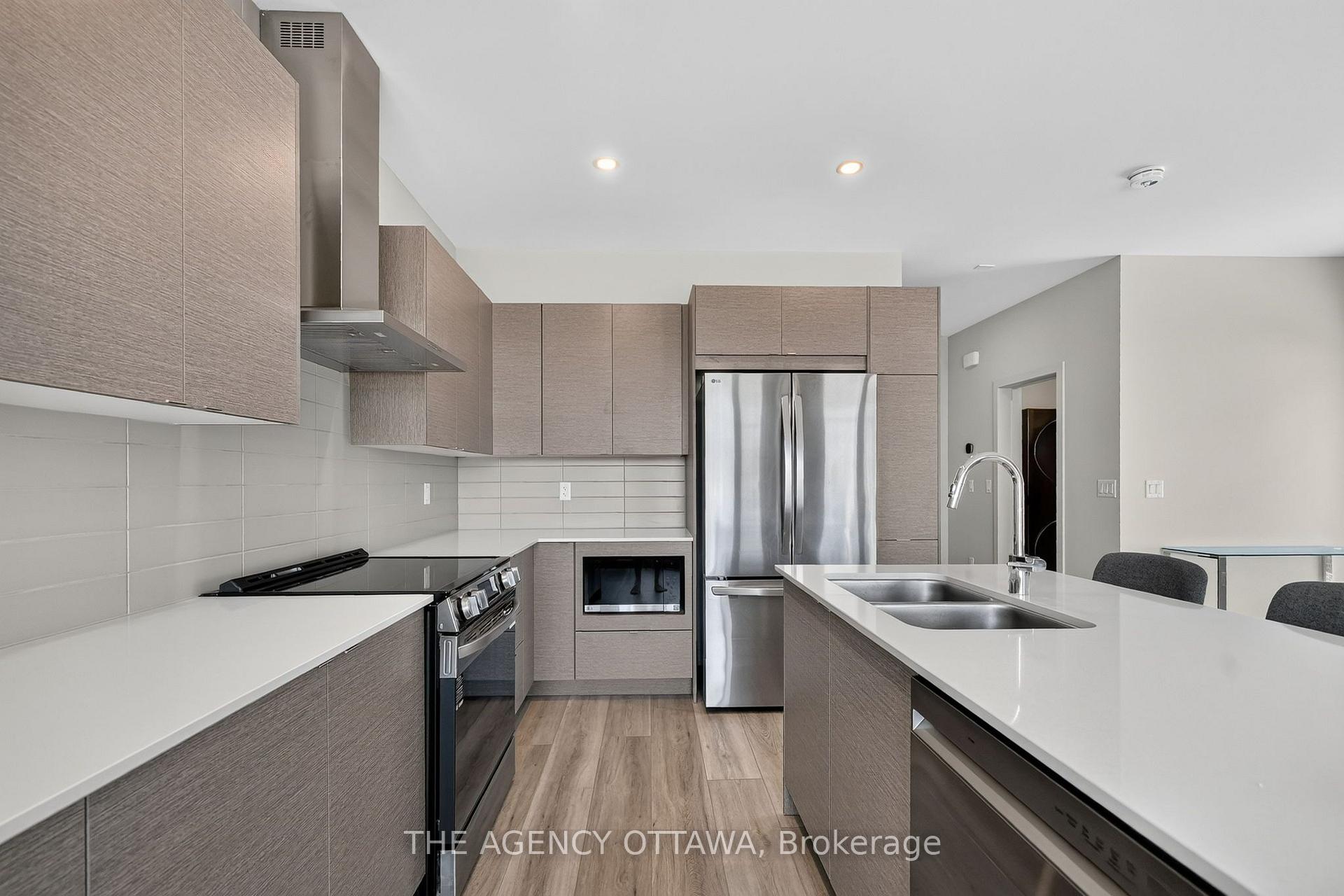 Photo 10 of 3007 Showcase Crescent, Ottawa, Riverside South/Gloucester Glen — HOMEH