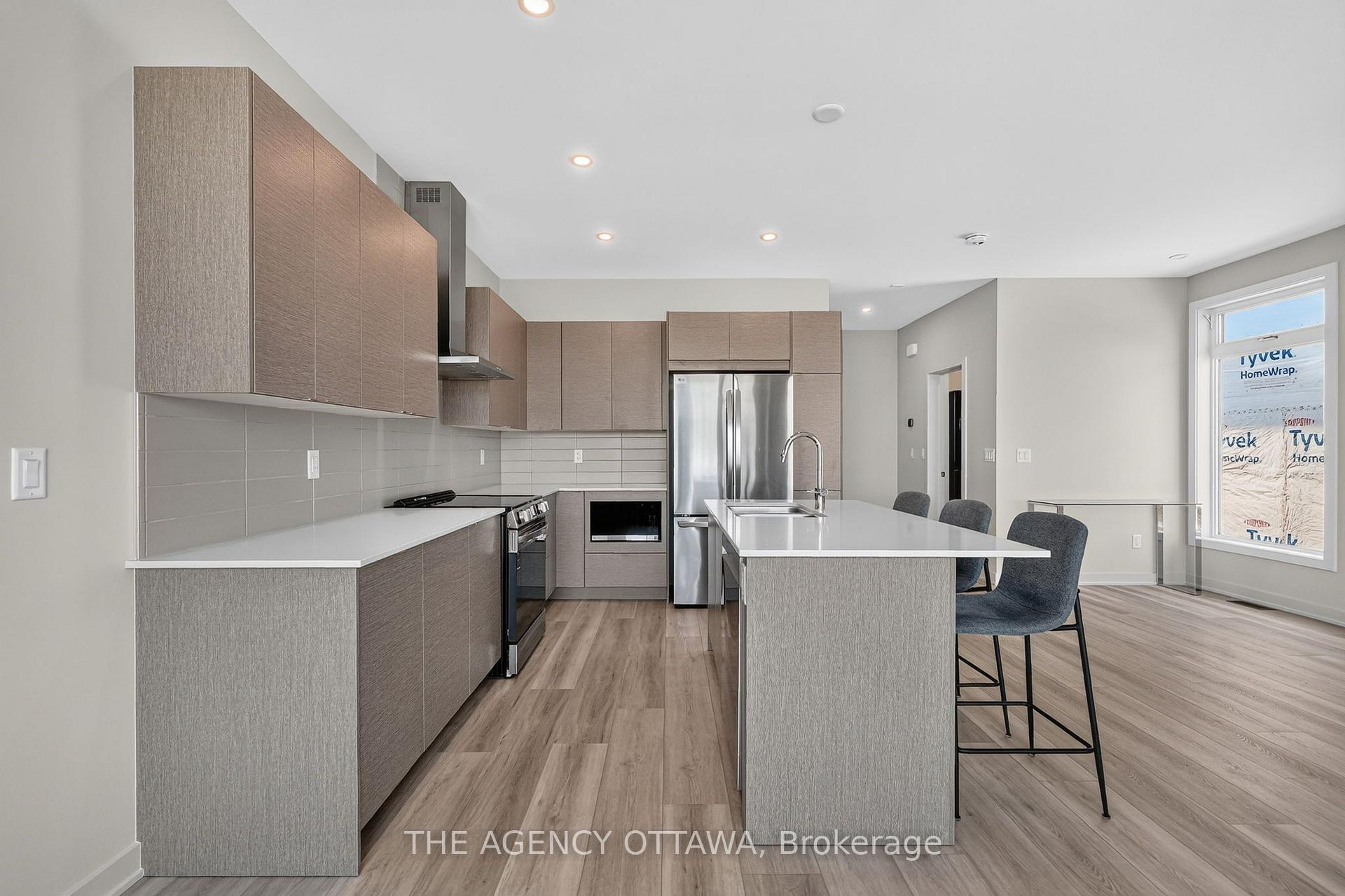 Photo 11 of 3007 Showcase Crescent, Ottawa, Riverside South/Gloucester Glen — HOMEH