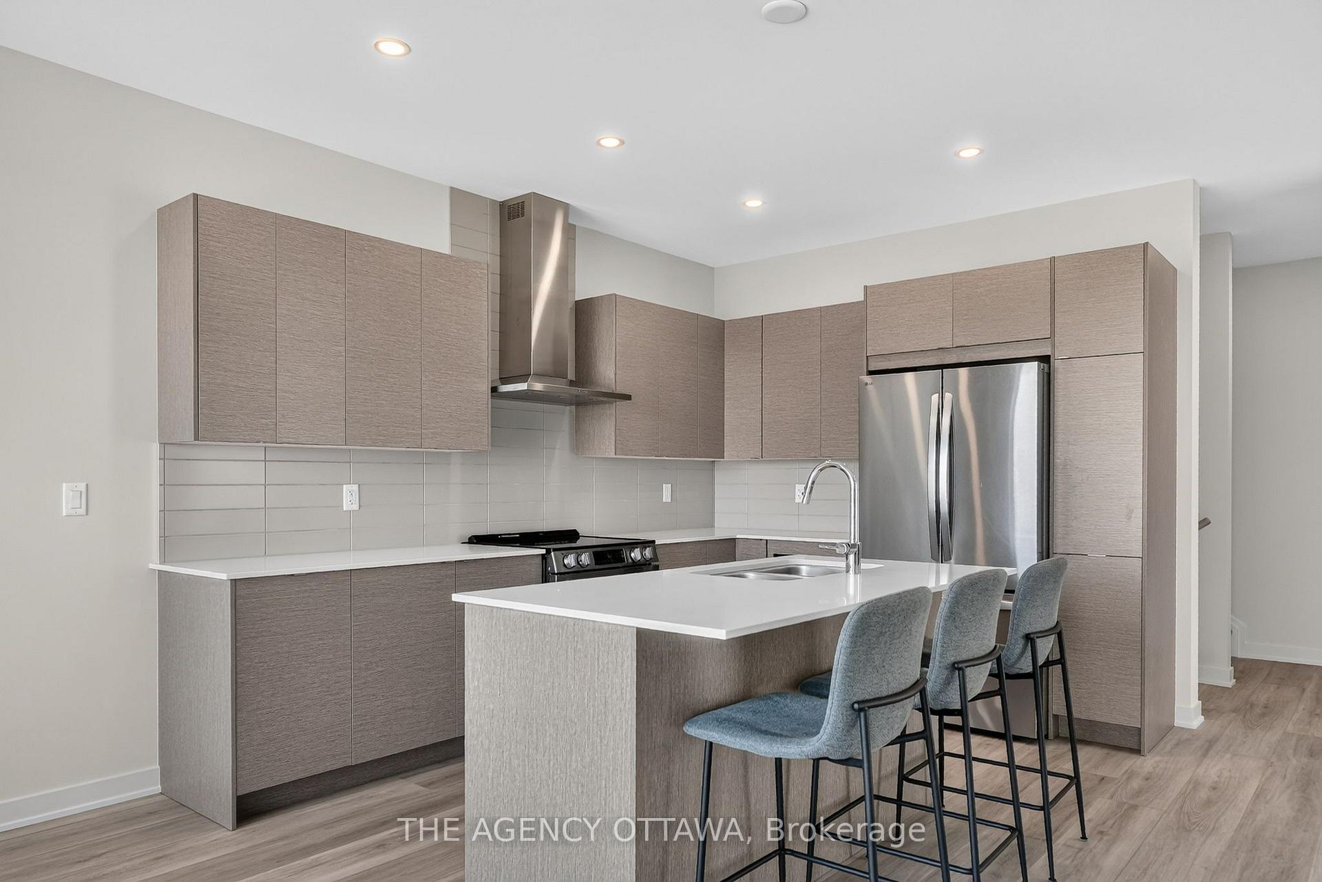 Photo 12 of 3007 Showcase Crescent, Ottawa, Riverside South/Gloucester Glen — HOMEH