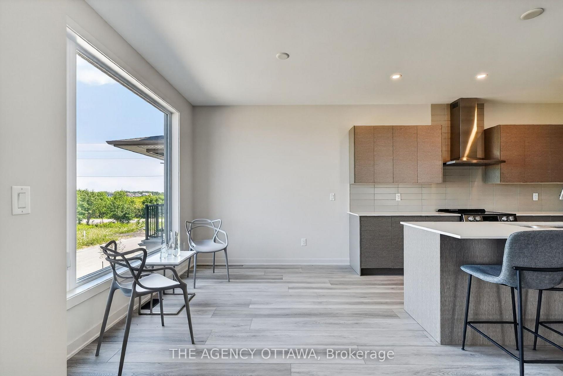 Photo 13 of 3007 Showcase Crescent, Ottawa, Riverside South/Gloucester Glen — HOMEH