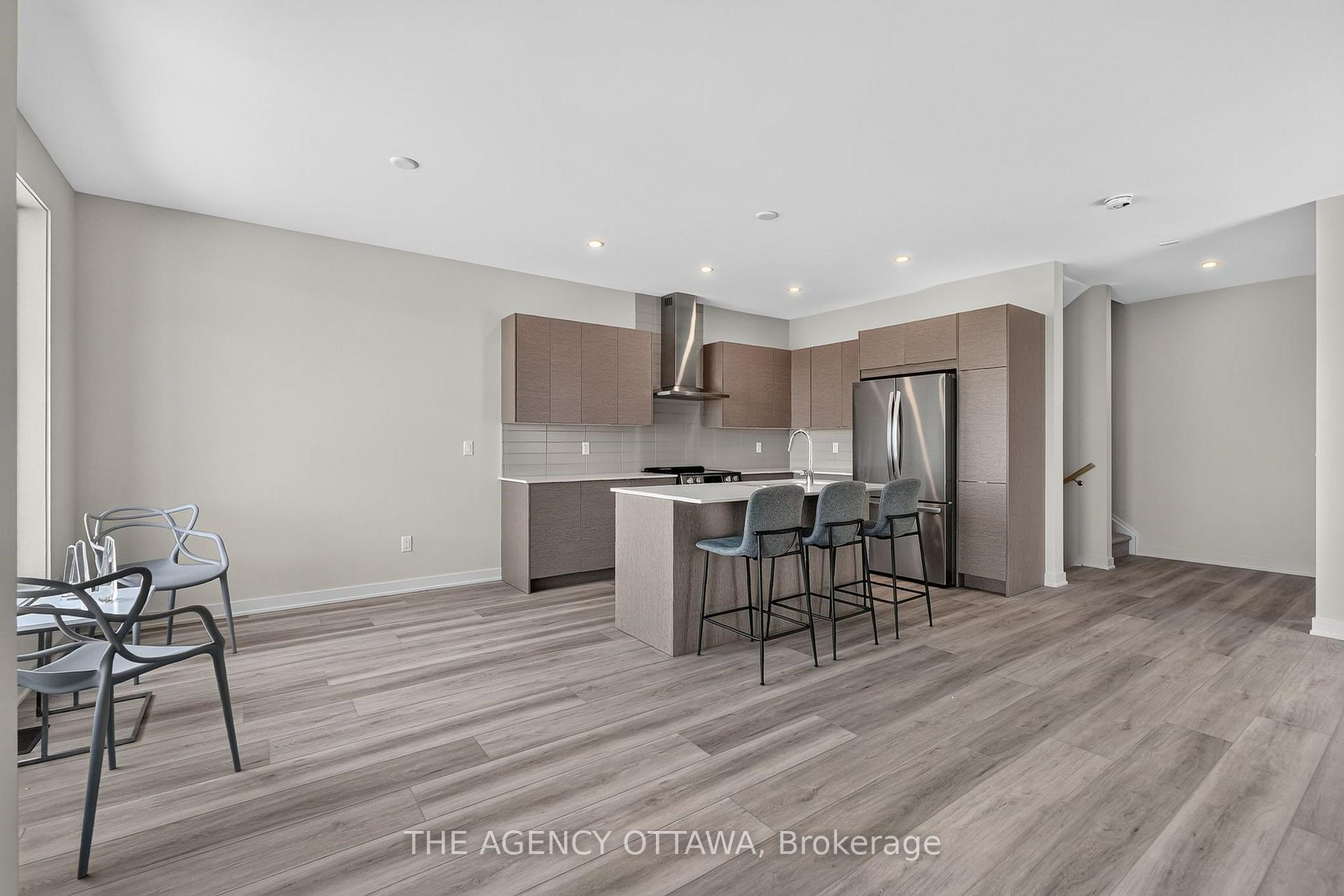 Photo 17 of 3007 Showcase Crescent, Ottawa, Riverside South/Gloucester Glen — HOMEH