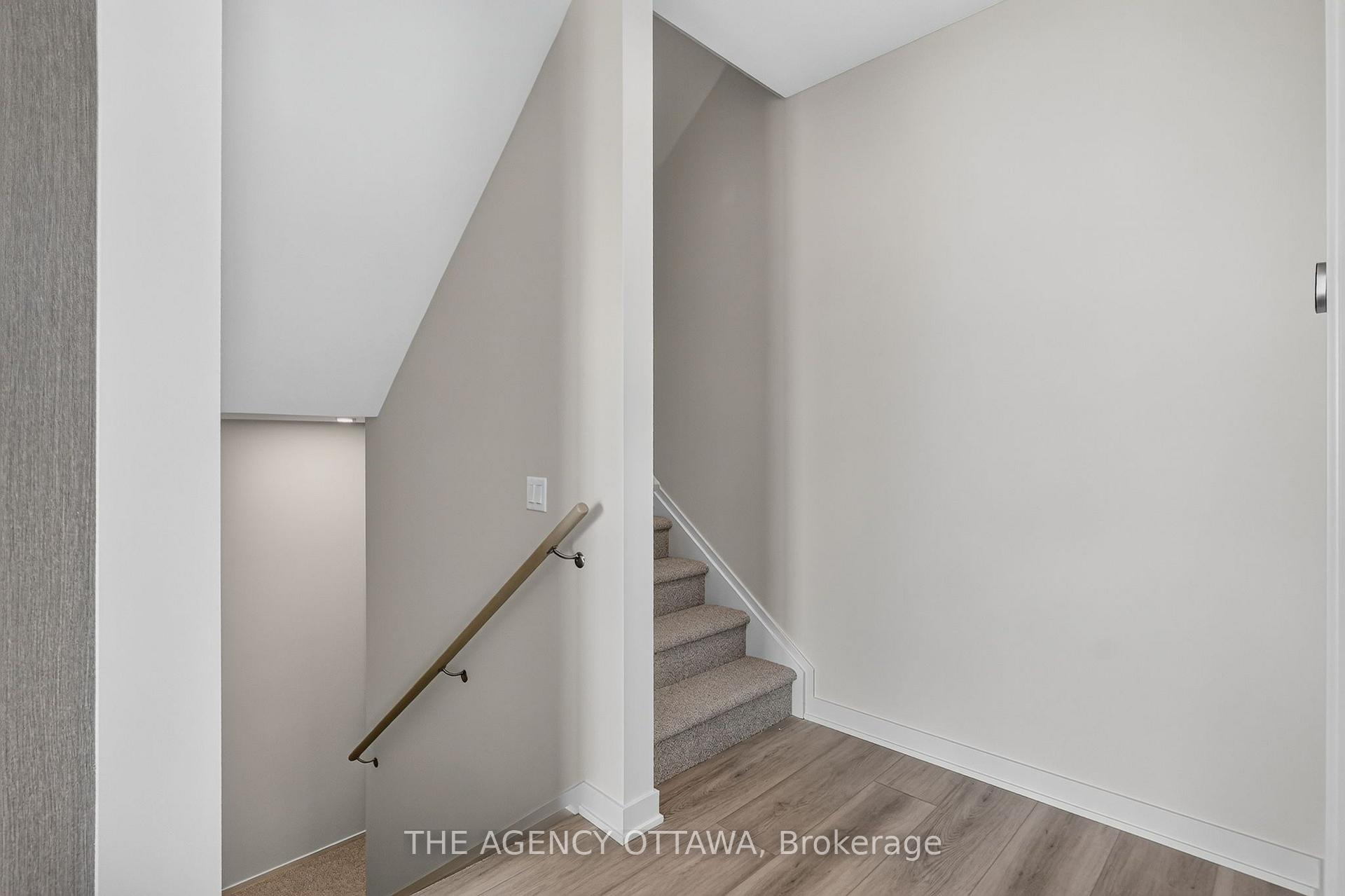 Photo 24 of 3007 Showcase Crescent, Ottawa, Riverside South/Gloucester Glen — HOMEH