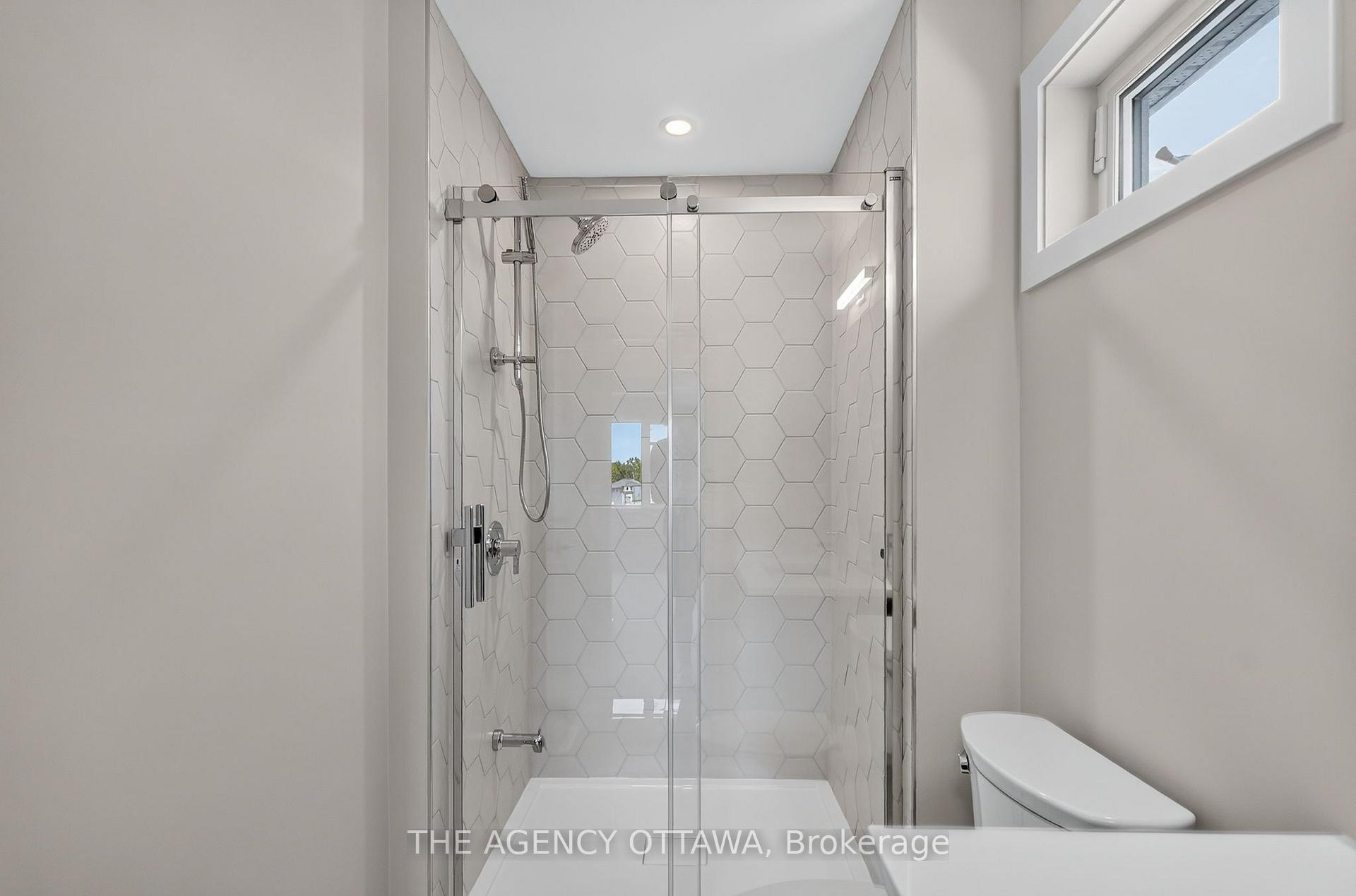 Photo 31 of 3007 Showcase Crescent, Ottawa, Riverside South/Gloucester Glen — HOMEH