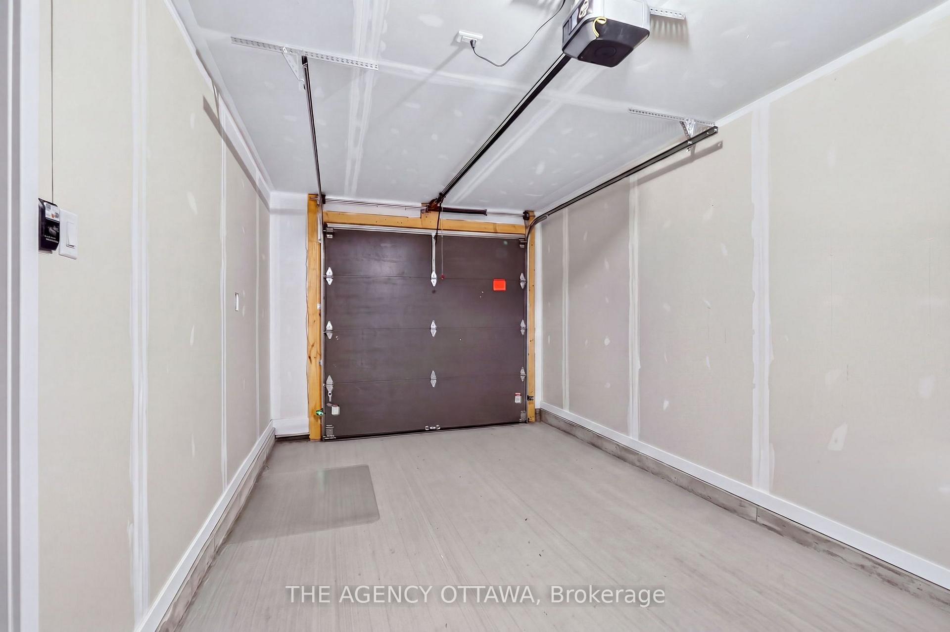Photo 39 of 3007 Showcase Crescent, Ottawa, Riverside South/Gloucester Glen — HOMEH