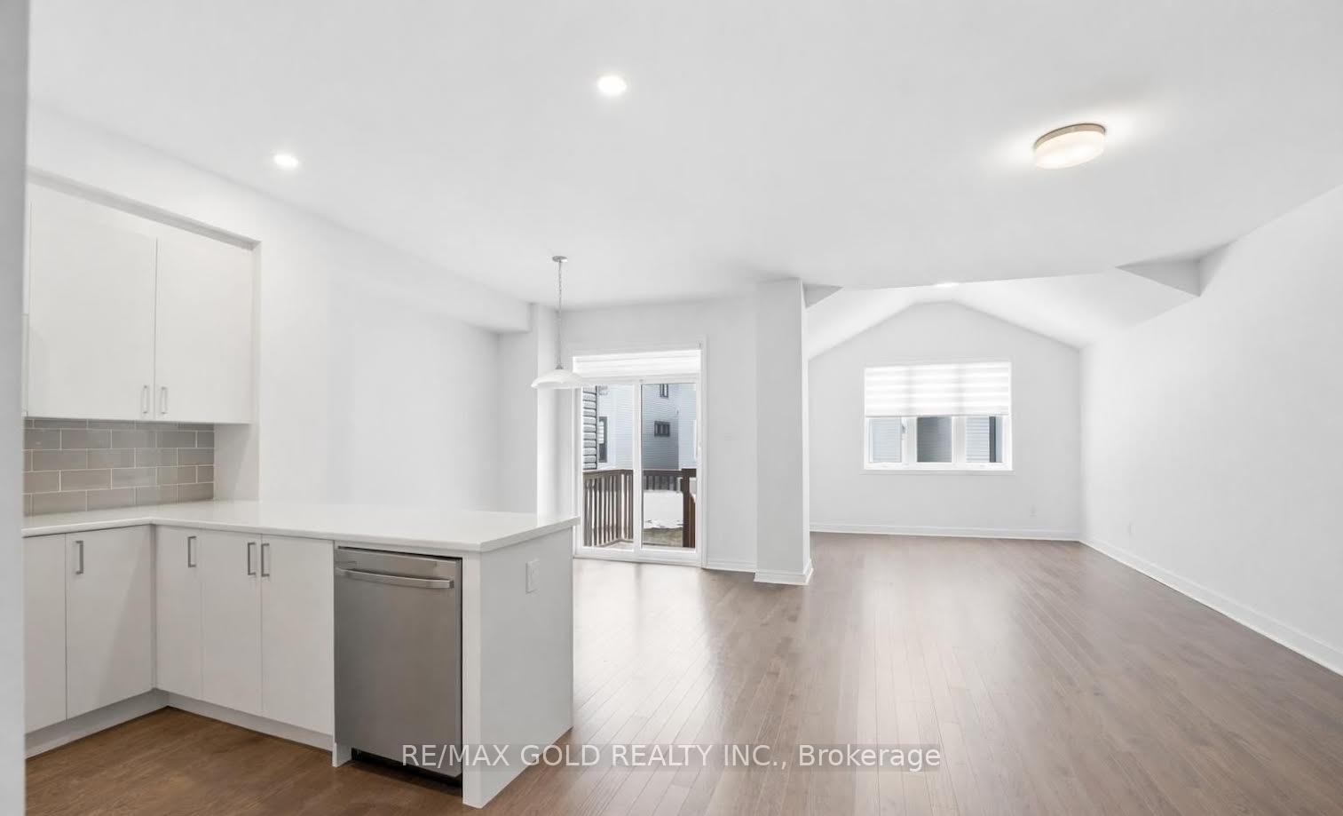 Photo 5 of 36 Jargeau Road S, Ottawa, Chapel Hill South - Orleans Village — HOMEH