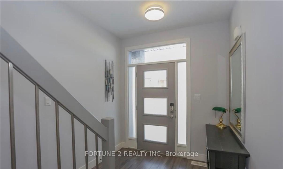 Photo 2 of 1877 Foxridge Crescent, London, North S — HOMEH
