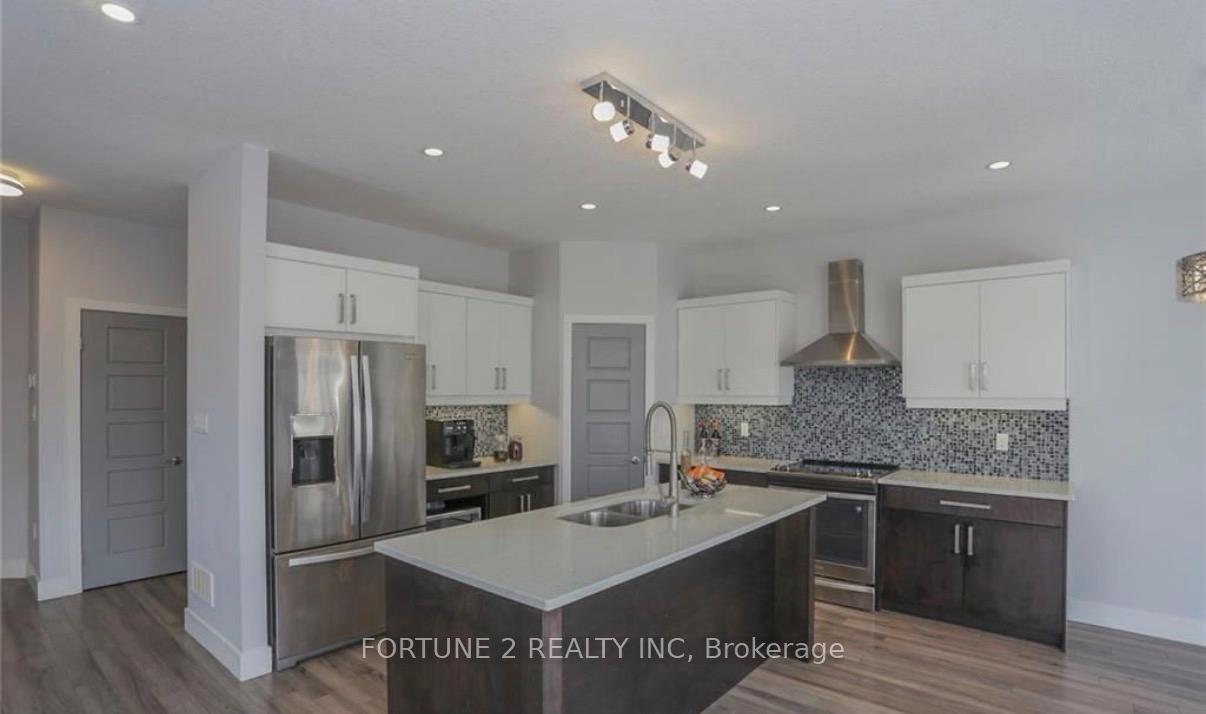 Photo 6 of 1877 Foxridge Crescent, London, North S — HOMEH