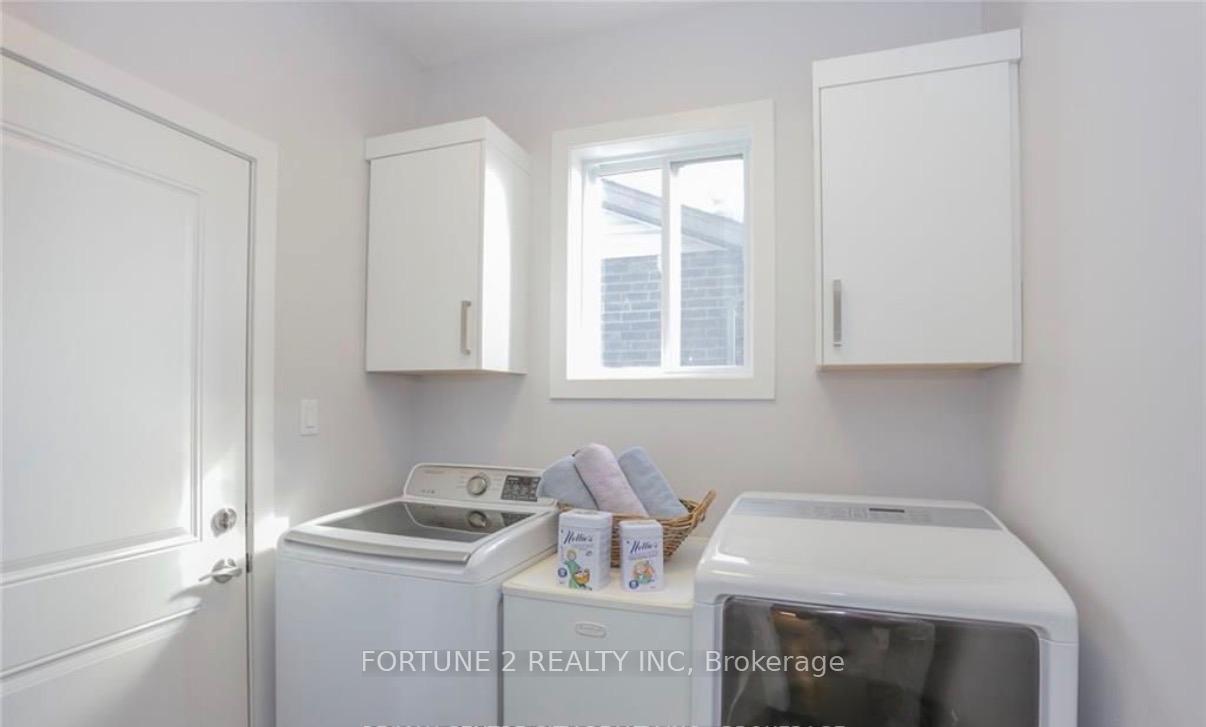 Photo 8 of 1877 Foxridge Crescent, London, North S — HOMEH