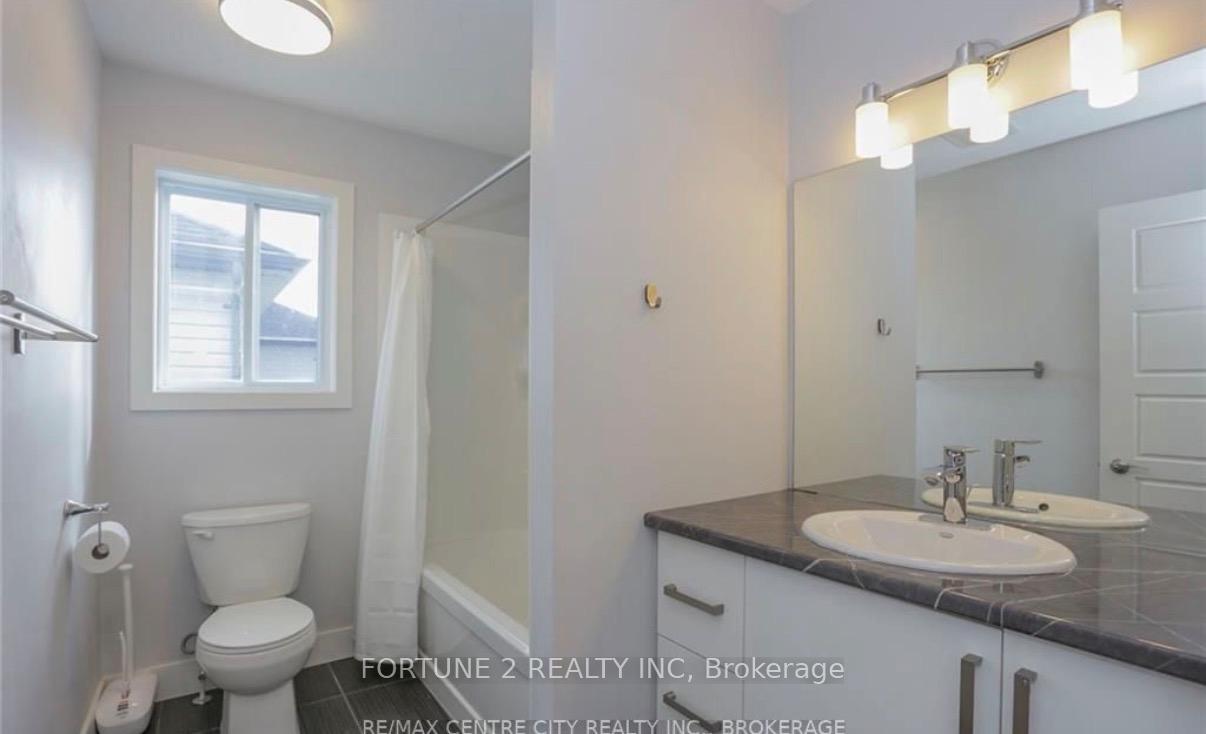 Photo 12 of 1877 Foxridge Crescent, London, North S — HOMEH