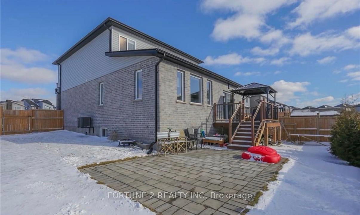 Photo 14 of 1877 Foxridge Crescent, London, North S — HOMEH