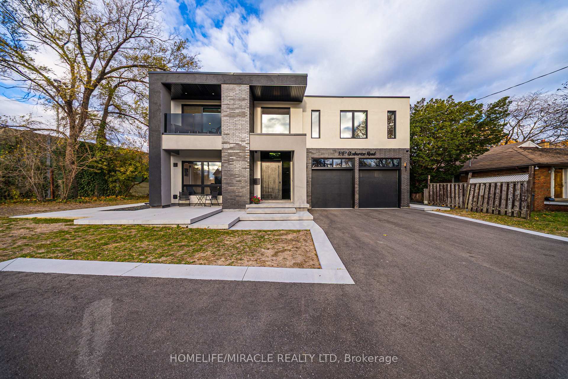 Front of 1653 Glenburnie Road