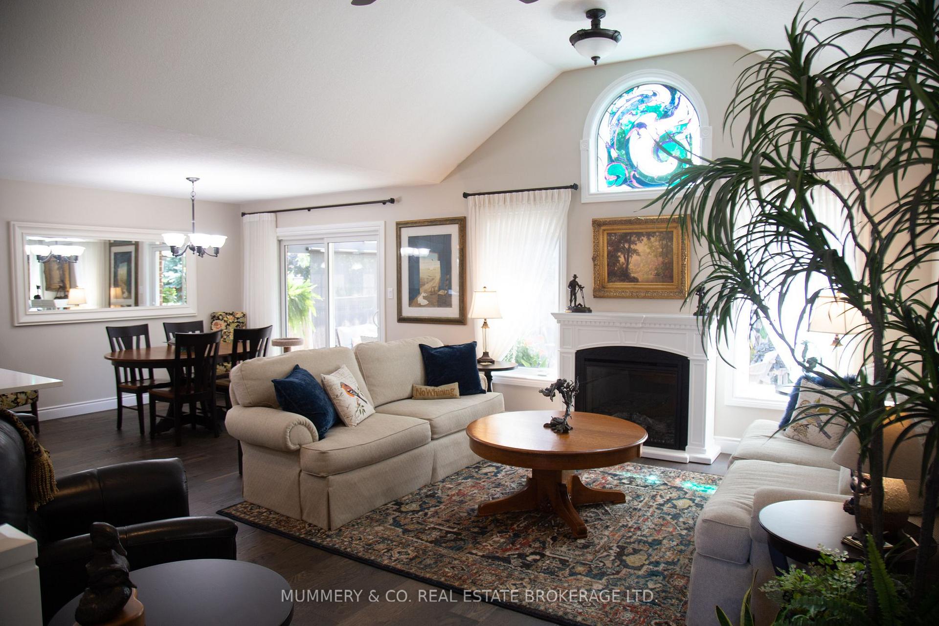 Photo 5 of 72 Willowdale Crescent, Norfolk, Port Dover — HOMEH