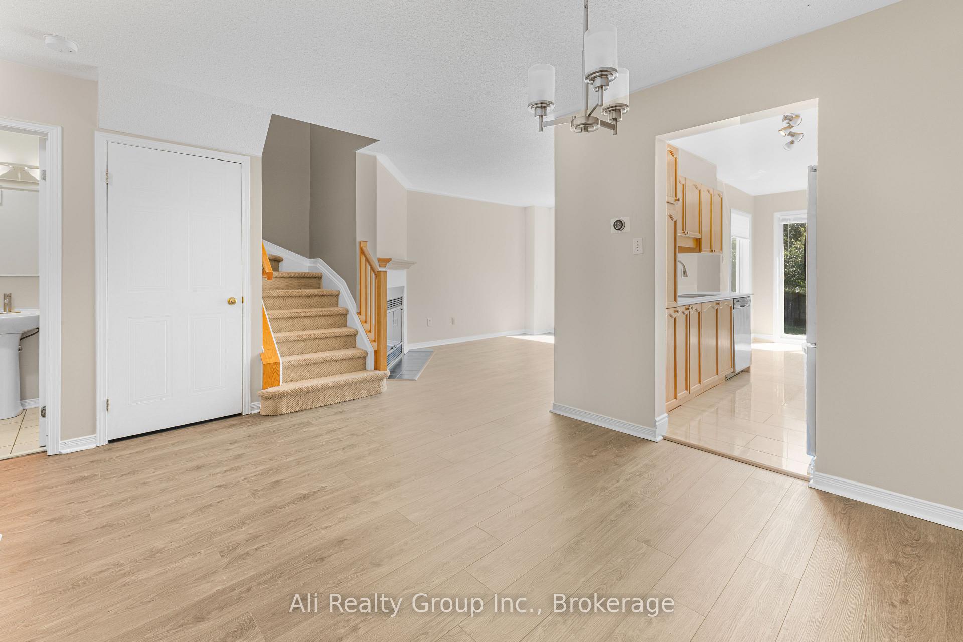 Photo 3 of 68 Piper Crescent, Ottawa, Kanata - Morgan's Grant/South March — HOMEH