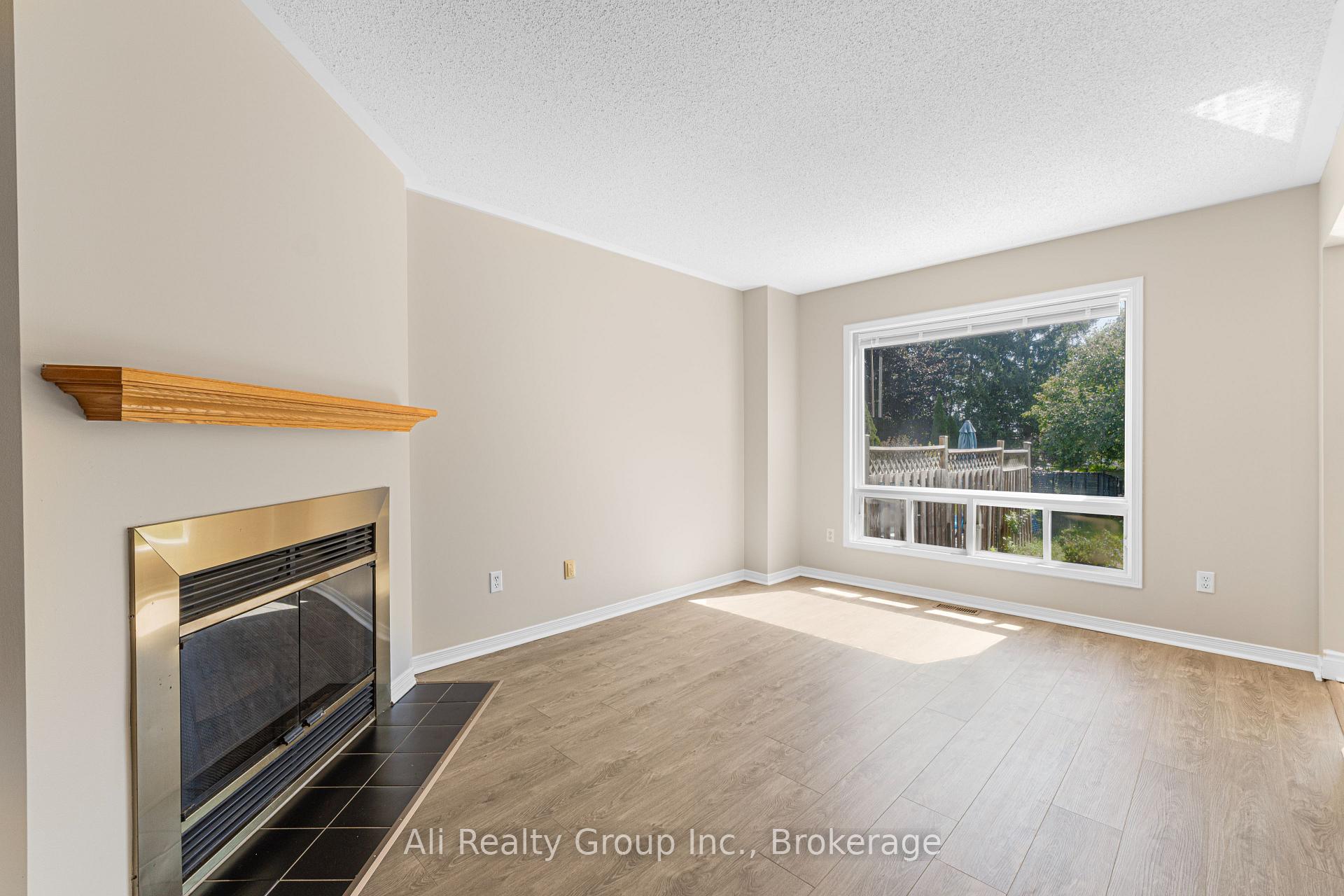 Photo 7 of 68 Piper Crescent, Ottawa, Kanata - Morgan's Grant/South March — HOMEH