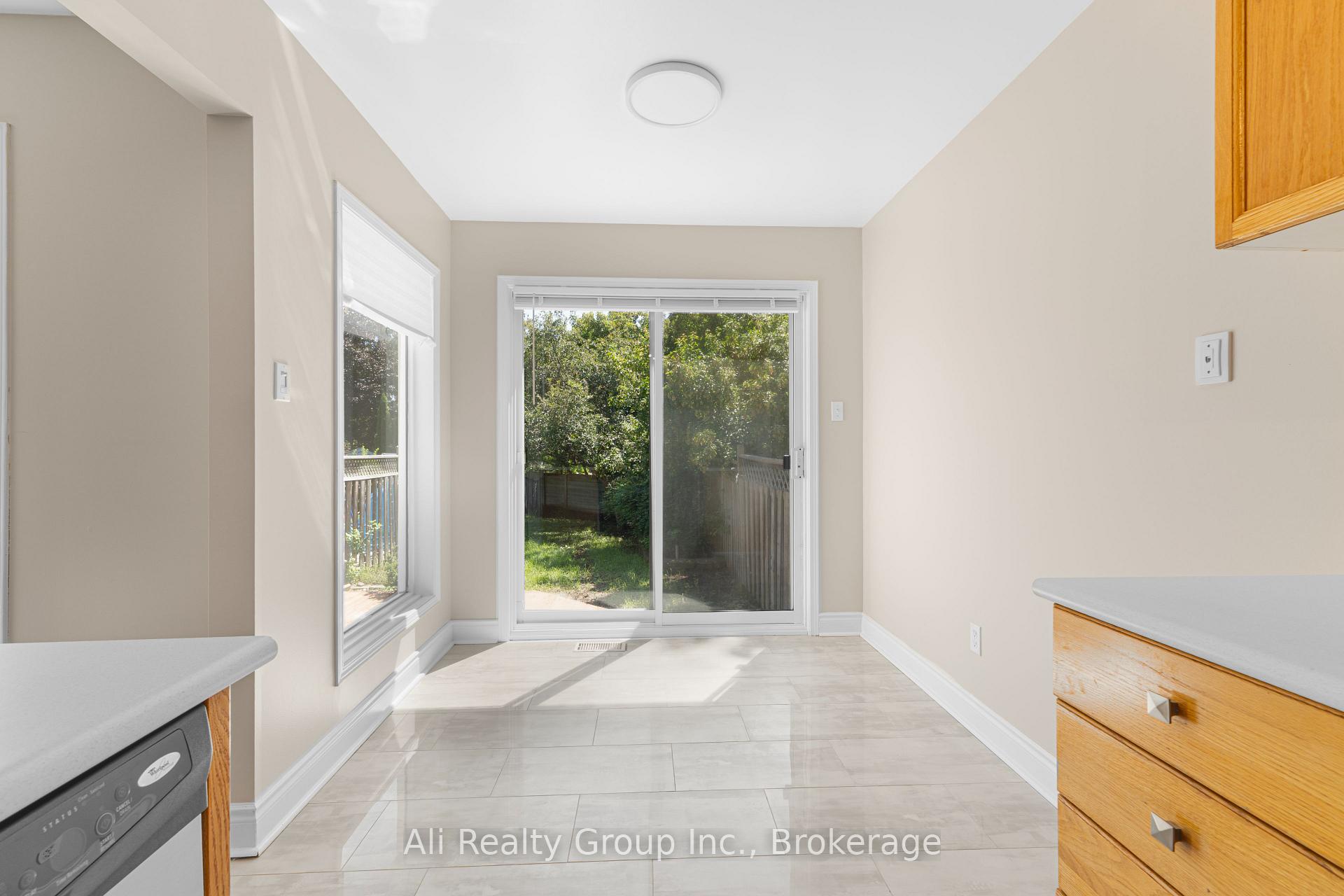 Photo 8 of 68 Piper Crescent, Ottawa, Kanata - Morgan's Grant/South March — HOMEH